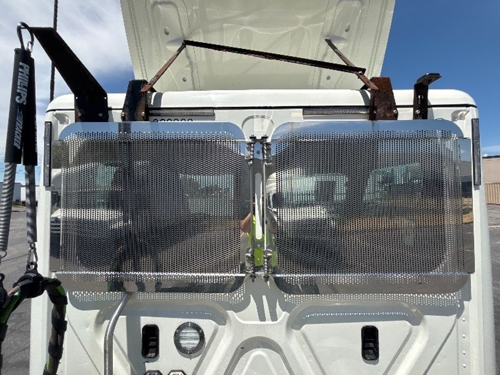 Day Cab Tractor-Heavy Duty Tractors-Freightliner-2019-T12664ST-Salt Lake City-UT-379,937\n\t\tmiles-$ 45,500 - Image 17
