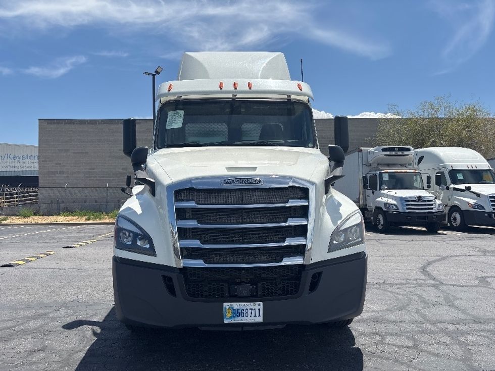 Day Cab Tractor-Heavy Duty Tractors-Freightliner-2019-T12664ST-Salt Lake City-UT-379,937\n\t\tmiles-$ 45,500 - Image 2