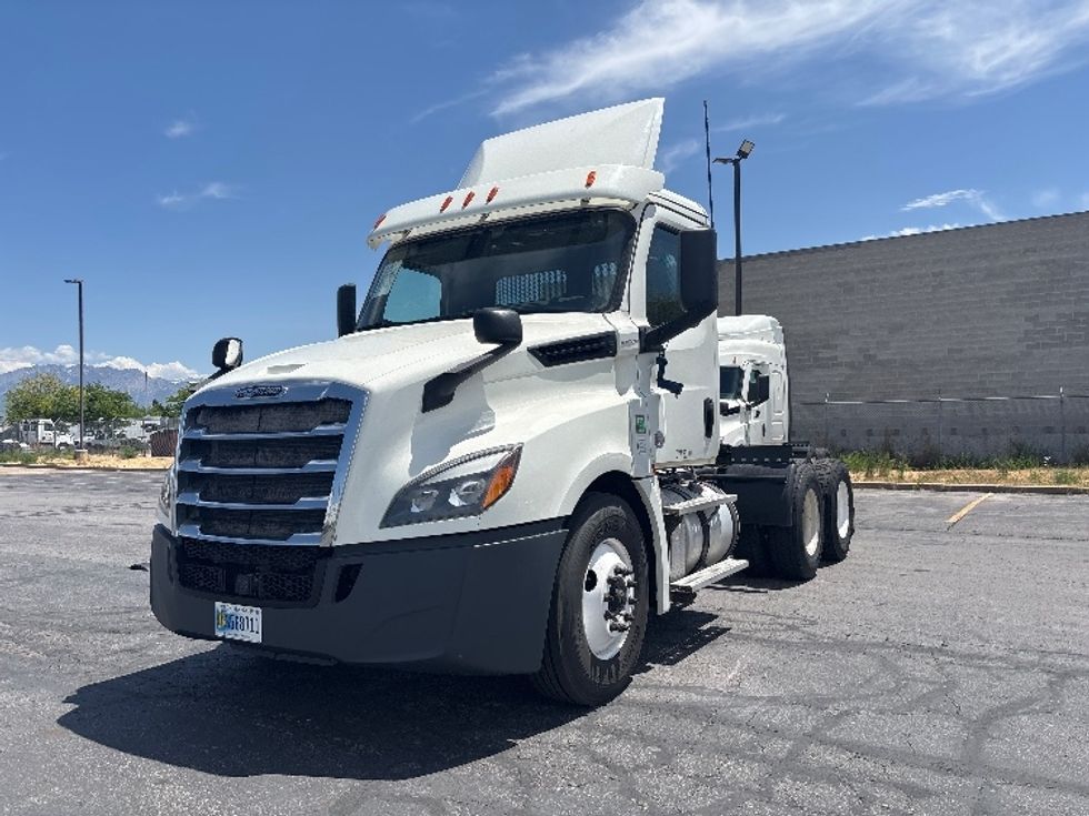 Day Cab Tractor-Heavy Duty Tractors-Freightliner-2019-T12664ST-Salt Lake City-UT-379,937\n\t\tmiles-$ 45,500 - Image 3