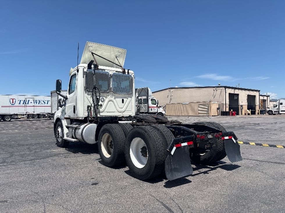 Day Cab Tractor-Heavy Duty Tractors-Freightliner-2019-T12664ST-Salt Lake City-UT-379,937\n\t\tmiles-$ 45,500 - Image 5