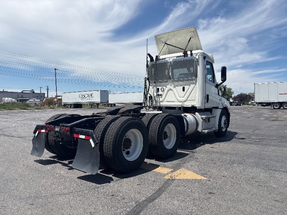 Day Cab Tractor-Heavy Duty Tractors-Freightliner-2019-T12664ST-Salt Lake City-UT-379,937\n\t\tmiles-$ 45,500 - Image 7