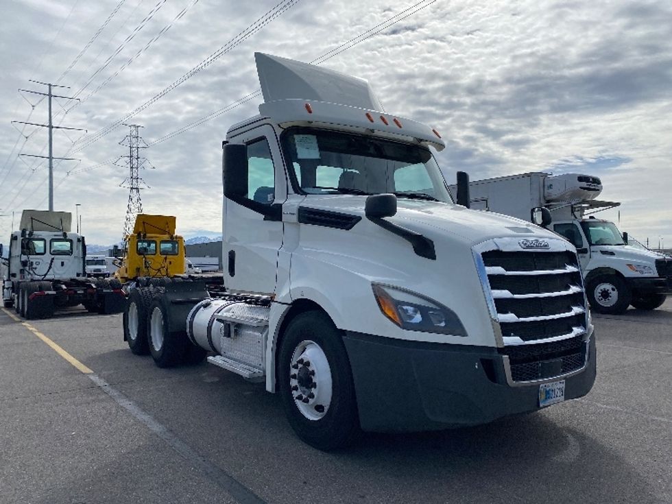 Day Cab Tractor-Heavy Duty Tractors-Freightliner-2019-T12664ST-Salt Lake City-UT-469,979\n\t\tmiles-$ 50,000 - Image 1