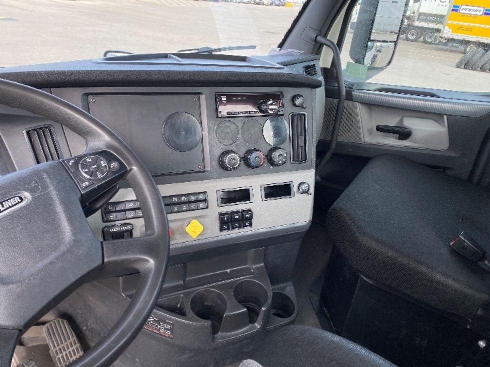 Day Cab Tractor-Heavy Duty Tractors-Freightliner-2019-T12664ST-Salt Lake City-UT-469,979\n\t\tmiles-$ 50,000 - Image 10
