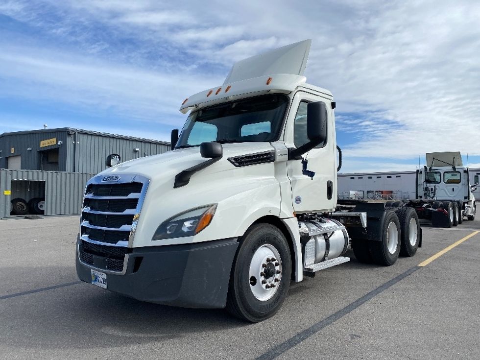 2019 Freightliner Cascadia 126" Day cab photo 3