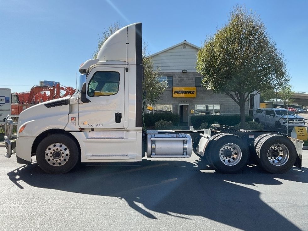 2019 Freightliner T12664ST Day Cab Tractor