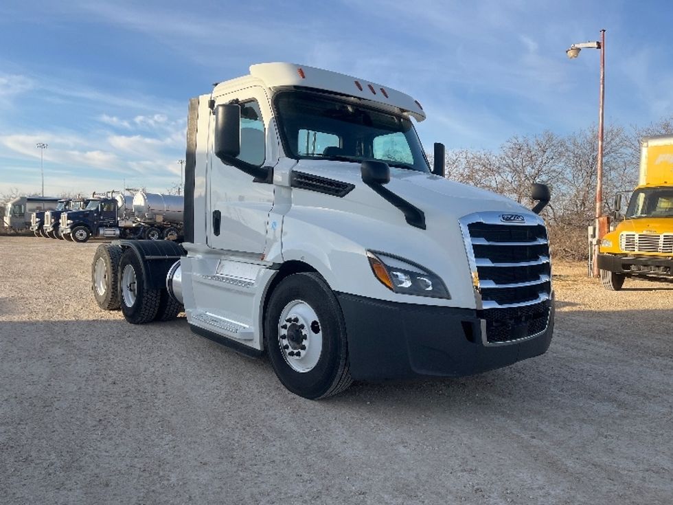 Day Cab Tractor-Heavy Duty Tractors-Freightliner-2019-T12664ST-San Angelo-TX-409,474\n\t\tmiles-$ 41,250 - Image 1