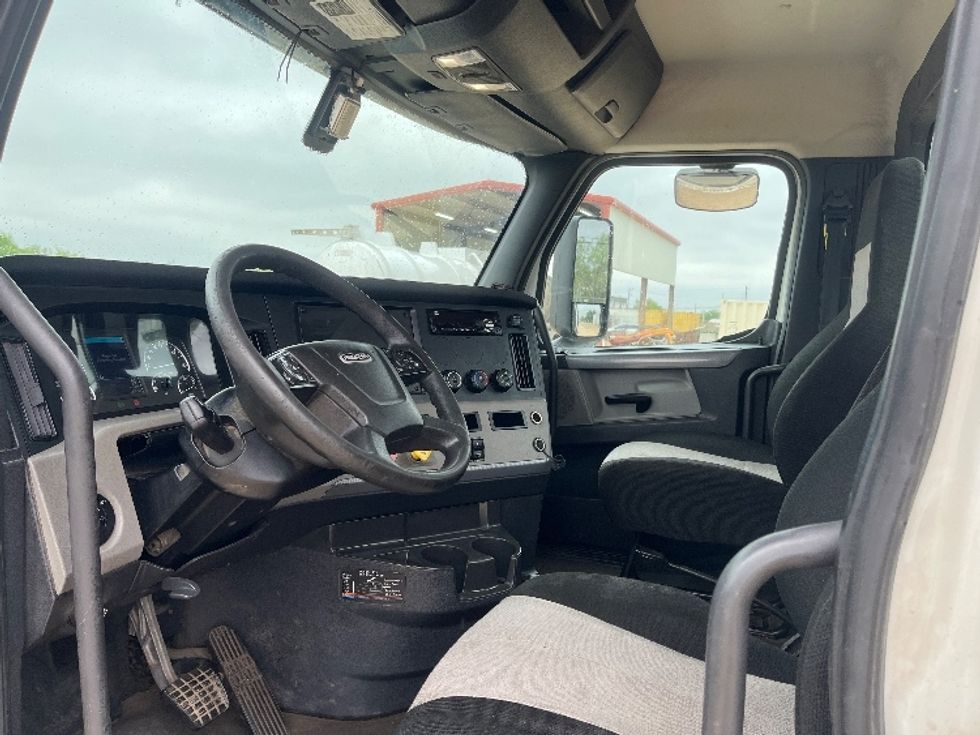 Day Cab Tractor-Heavy Duty Tractors-Freightliner-2019-T12664ST-San Angelo-TX-409,474\n\t\tmiles-$ 41,250 - Image 10