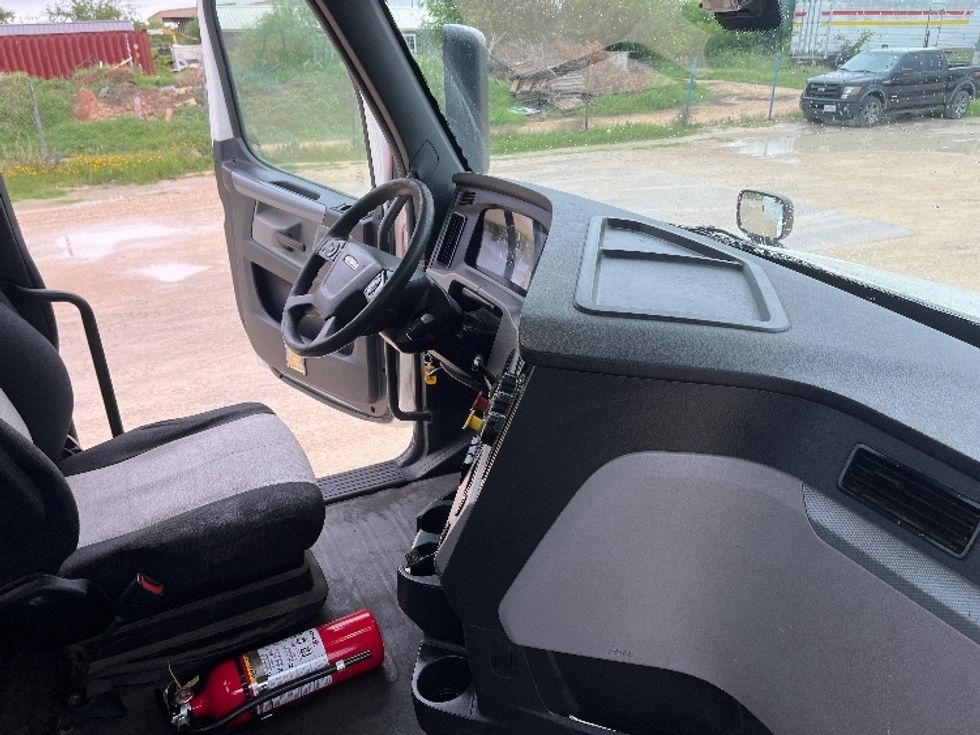 Day Cab Tractor-Heavy Duty Tractors-Freightliner-2019-T12664ST-San Angelo-TX-409,474\n\t\tmiles-$ 41,250 - Image 13
