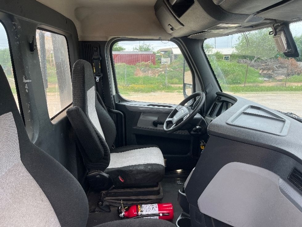 Day Cab Tractor-Heavy Duty Tractors-Freightliner-2019-T12664ST-San Angelo-TX-409,474\n\t\tmiles-$ 41,250 - Image 14