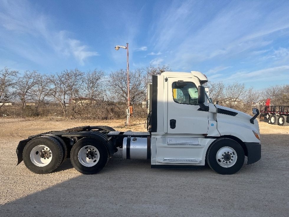 Day Cab Tractor-Heavy Duty Tractors-Freightliner-2019-T12664ST-San Angelo-TX-409,474\n\t\tmiles-$ 41,250 - Image 8