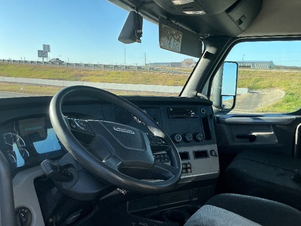 Day Cab Tractor-Heavy Duty Tractors-Freightliner-2019-T12664ST-San Antonio-TX-331,008\n\t\tmiles-$ 50,250 - Image 10