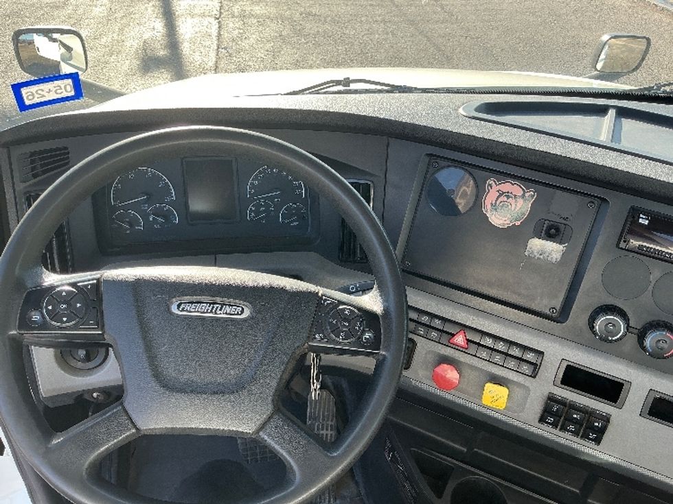 Day Cab Tractor-Heavy Duty Tractors-Freightliner-2019-T12664ST-San Antonio-TX-331,008\n\t\tmiles-$ 50,250 - Image 11