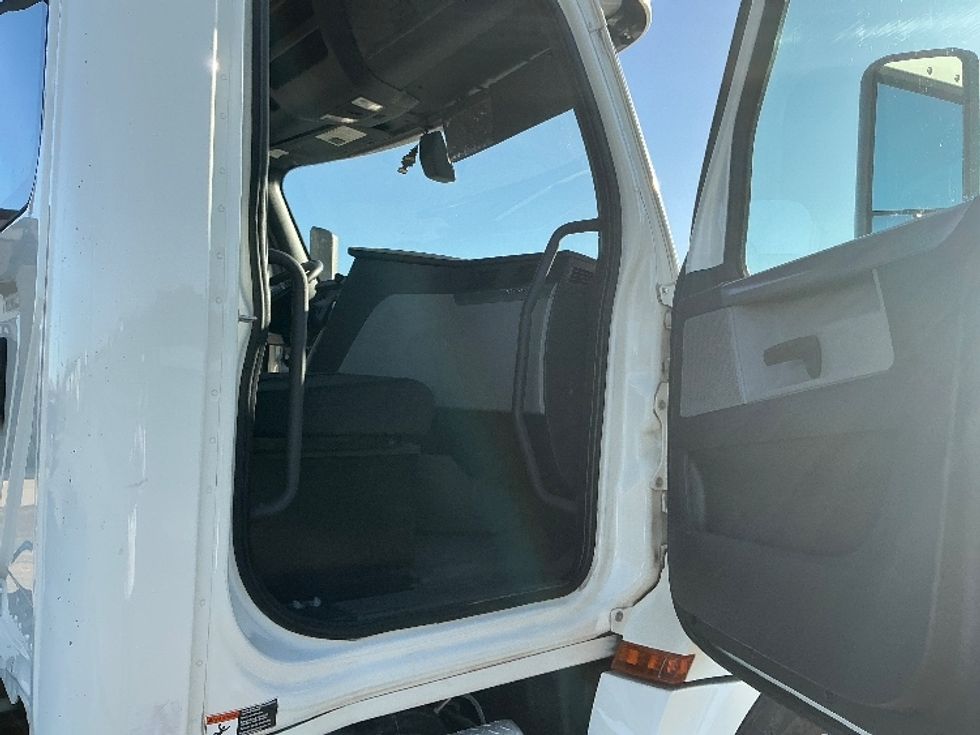 Day Cab Tractor-Heavy Duty Tractors-Freightliner-2019-T12664ST-San Antonio-TX-331,008\n\t\tmiles-$ 50,250 - Image 12
