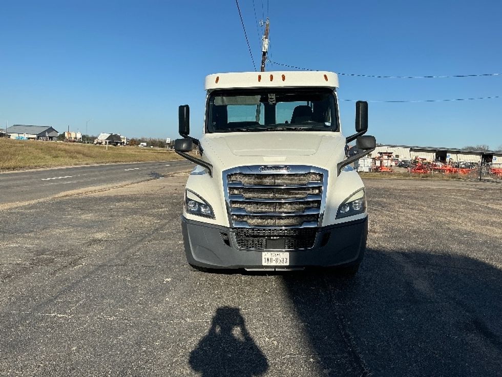 Day Cab Tractor-Heavy Duty Tractors-Freightliner-2019-T12664ST-San Antonio-TX-331,008\n\t\tmiles-$ 50,250 - Image 2