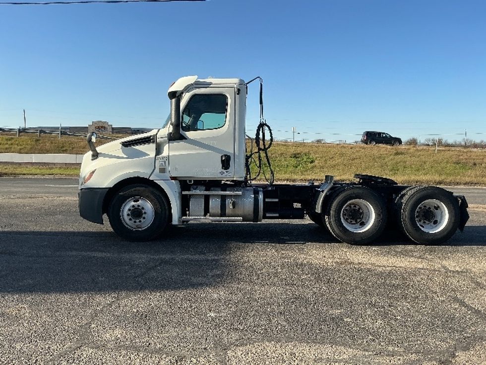 Day Cab Tractor-Heavy Duty Tractors-Freightliner-2019-T12664ST-San Antonio-TX-331,008\n\t\tmiles-$ 50,250 - Image 4