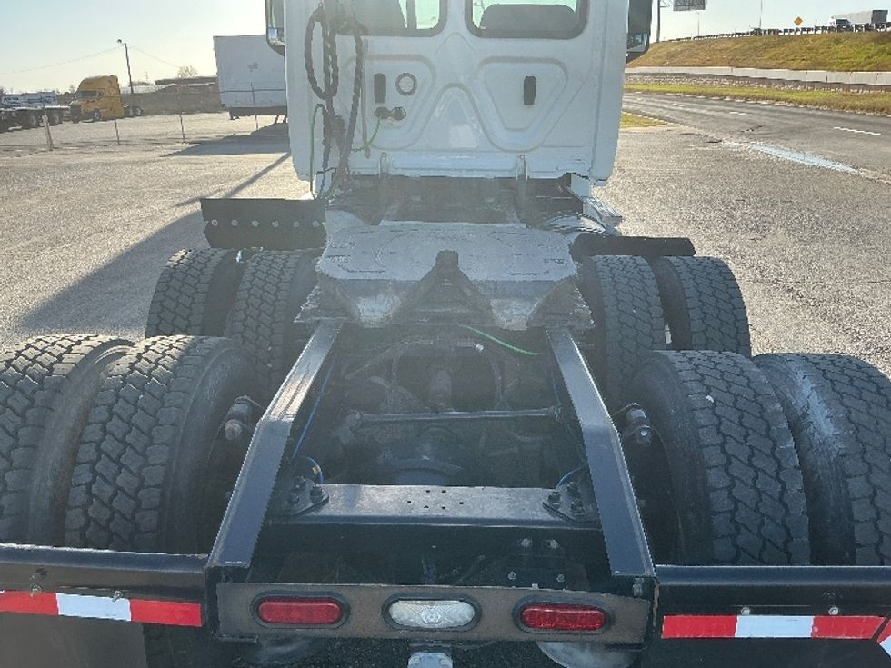 Day Cab Tractor-Heavy Duty Tractors-Freightliner-2019-T12664ST-San Antonio-TX-331,008\n\t\tmiles-$ 50,250 - Image 6