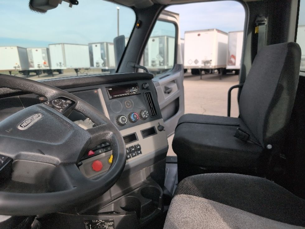 Day Cab Tractor-Heavy Duty Tractors-Freightliner-2019-T12664ST-San Antonio-TX-357,097\n\t\tmiles-$ 46,750 - Image 10