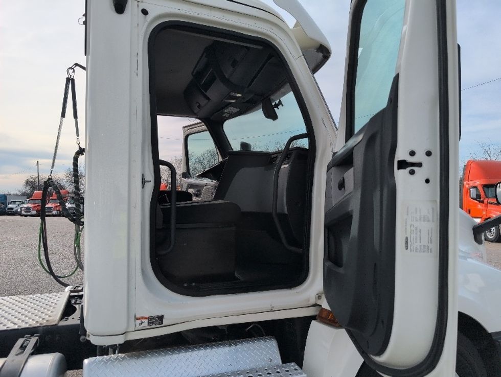 Day Cab Tractor-Heavy Duty Tractors-Freightliner-2019-T12664ST-San Antonio-TX-357,097\n\t\tmiles-$ 46,750 - Image 12