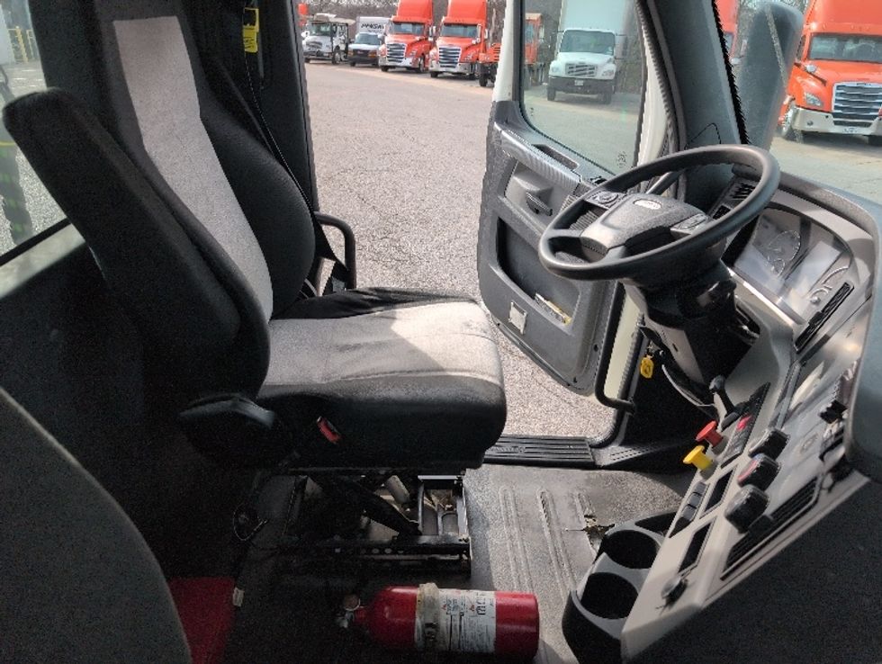 Day Cab Tractor-Heavy Duty Tractors-Freightliner-2019-T12664ST-San Antonio-TX-357,097\n\t\tmiles-$ 46,750 - Image 14