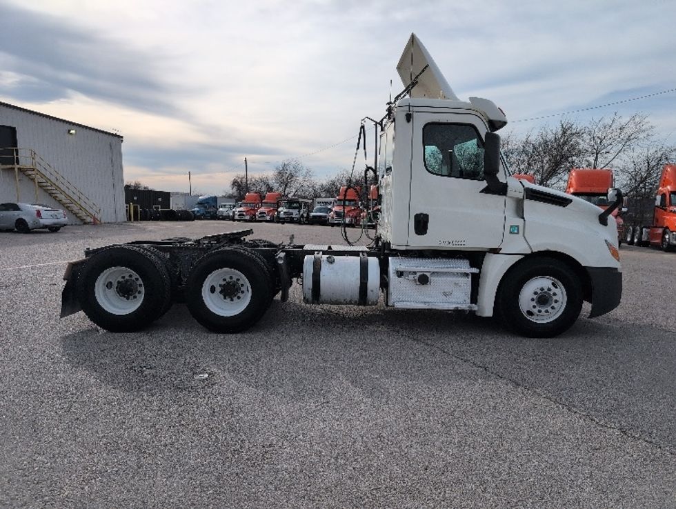 Day Cab Tractor-Heavy Duty Tractors-Freightliner-2019-T12664ST-San Antonio-TX-357,097\n\t\tmiles-$ 46,750 - Image 8