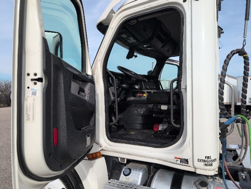 Day Cab Tractor-Heavy Duty Tractors-Freightliner-2019-T12664ST-San Antonio-TX-357,097\n\t\tmiles-$ 46,750 - Image 9