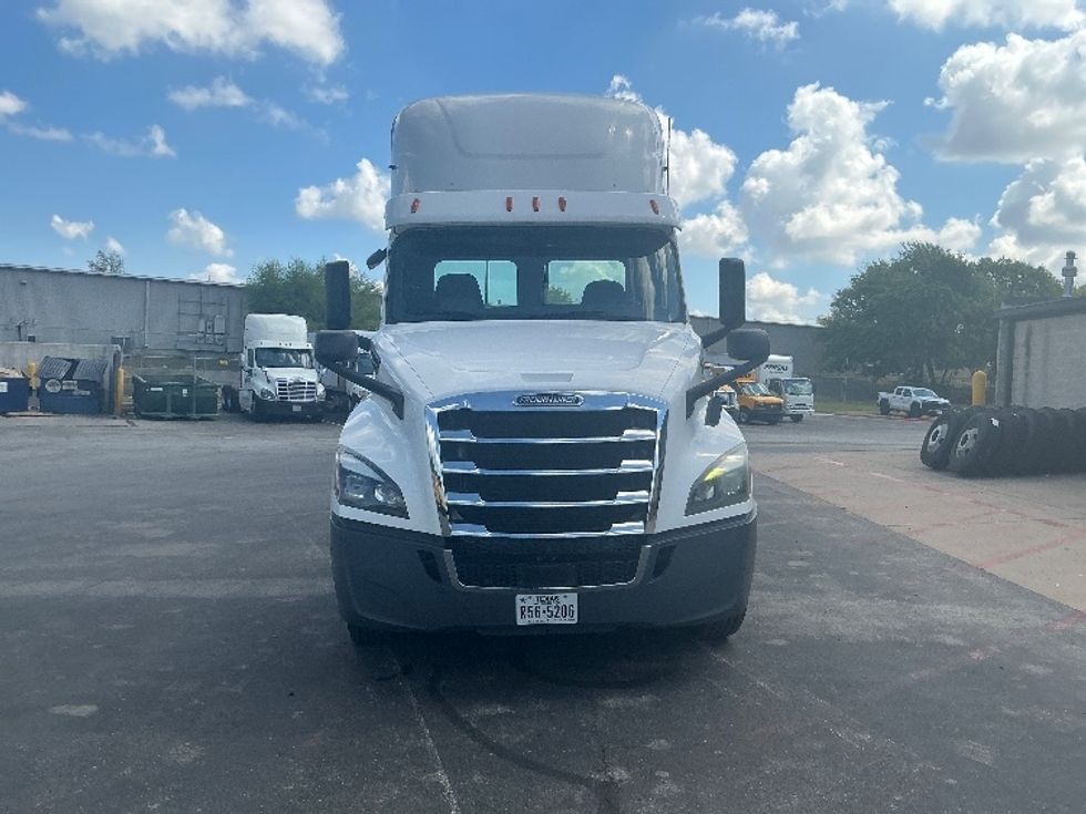 Day Cab Tractor-Heavy Duty Tractors-Freightliner-2019-T12664ST-San Antonio-TX-357,132\n\t\tmiles-$ 51,750 - Image 2