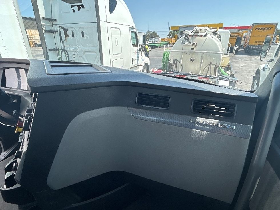 Day Cab Tractor-Heavy Duty Tractors-Freightliner-2019-T12664ST-San Antonio-TX-368,543\n\t\tmiles-$ 51,250 - Image 13
