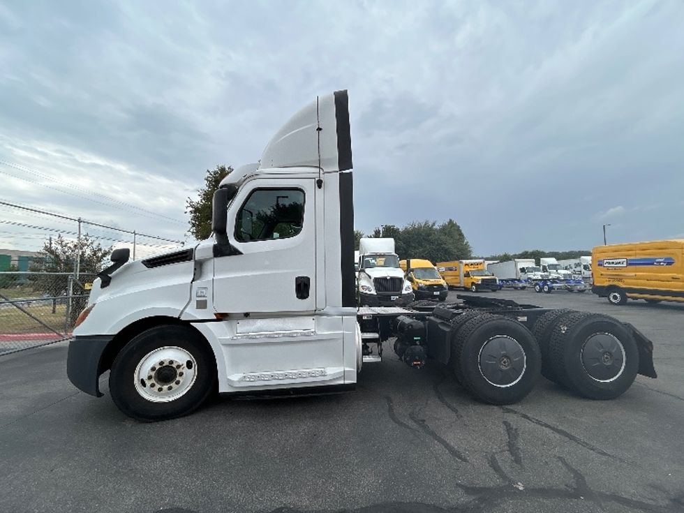 Day Cab Tractor-Heavy Duty Tractors-Freightliner-2019-T12664ST-San Antonio-TX-368,543\n\t\tmiles-$ 51,250 - Image 4