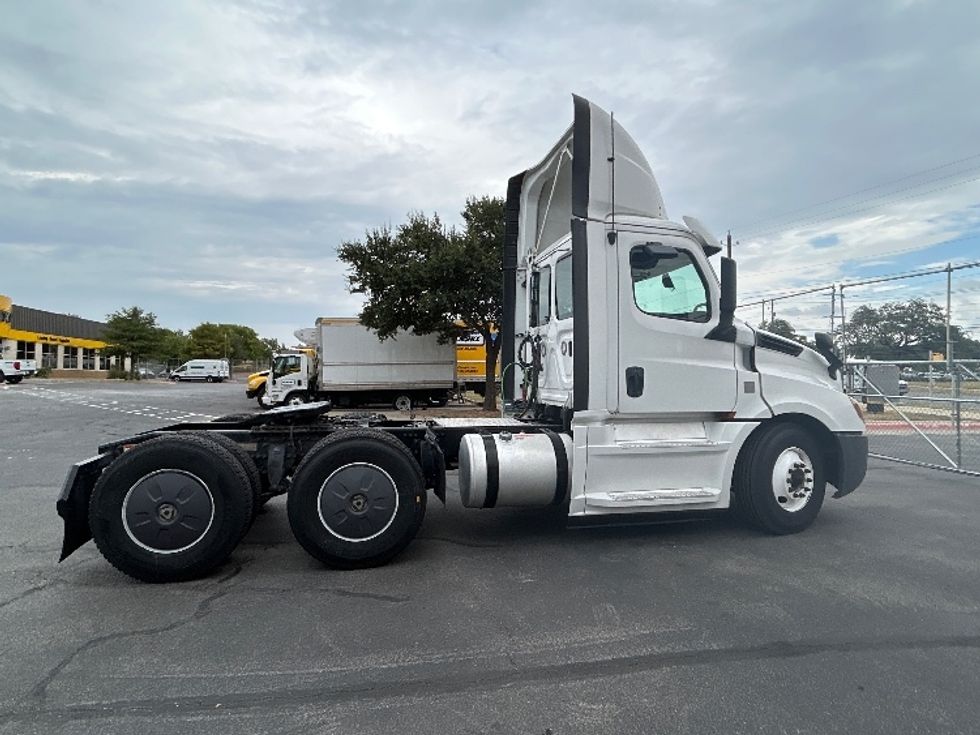 Day Cab Tractor-Heavy Duty Tractors-Freightliner-2019-T12664ST-San Antonio-TX-368,543\n\t\tmiles-$ 51,250 - Image 8