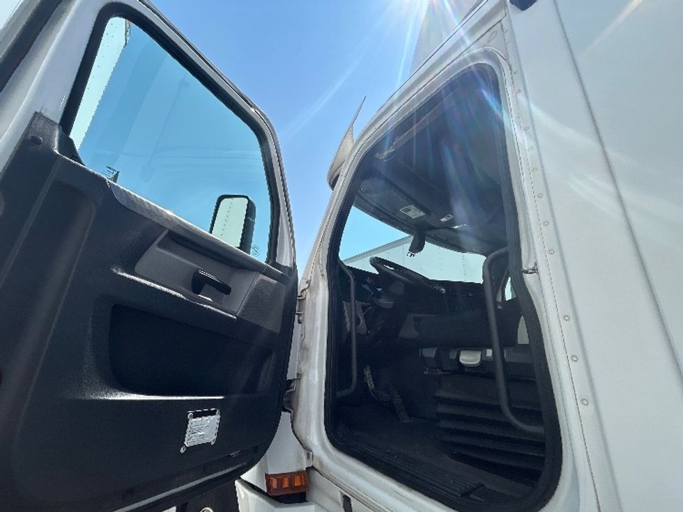Day Cab Tractor-Heavy Duty Tractors-Freightliner-2019-T12664ST-San Antonio-TX-368,543\n\t\tmiles-$ 51,250 - Image 9