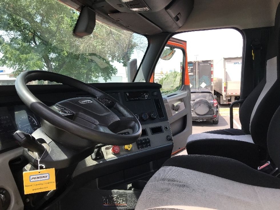 Day Cab Tractor-Heavy Duty Tractors-Freightliner-2019-T12664ST-San Antonio-TX-384,615\n\t\tmiles-$ 54,750 - Image 10