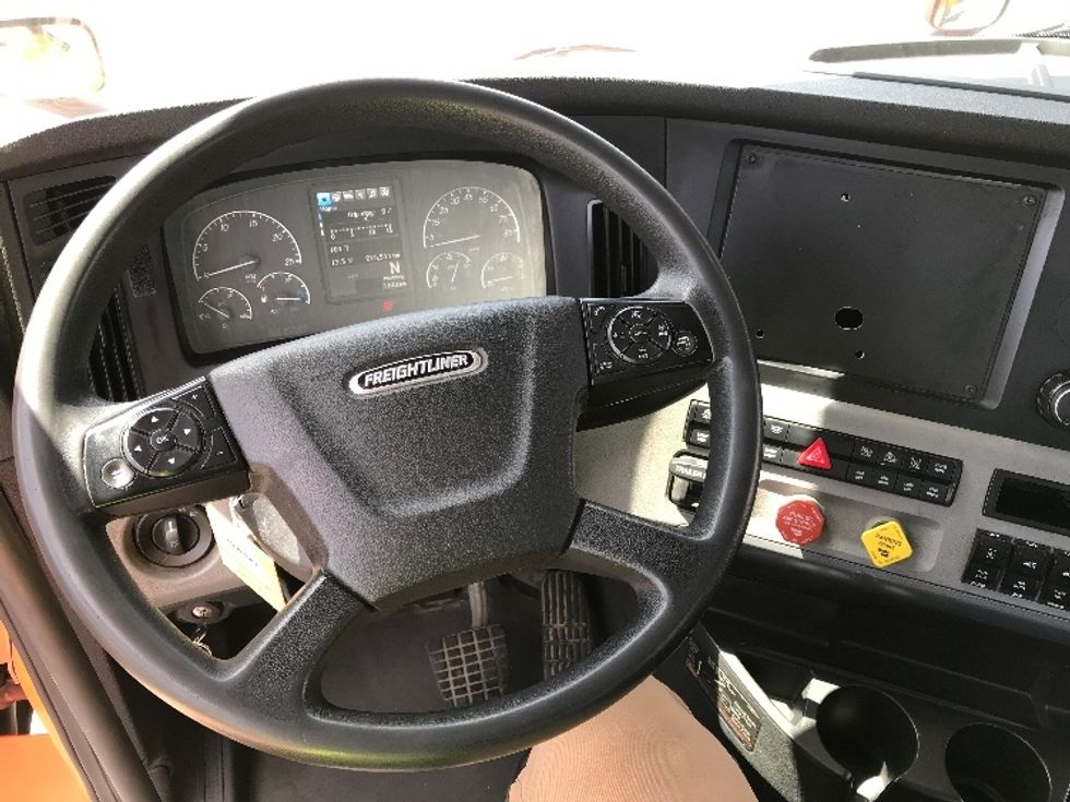 Day Cab Tractor-Heavy Duty Tractors-Freightliner-2019-T12664ST-San Antonio-TX-384,615\n\t\tmiles-$ 54,750 - Image 11