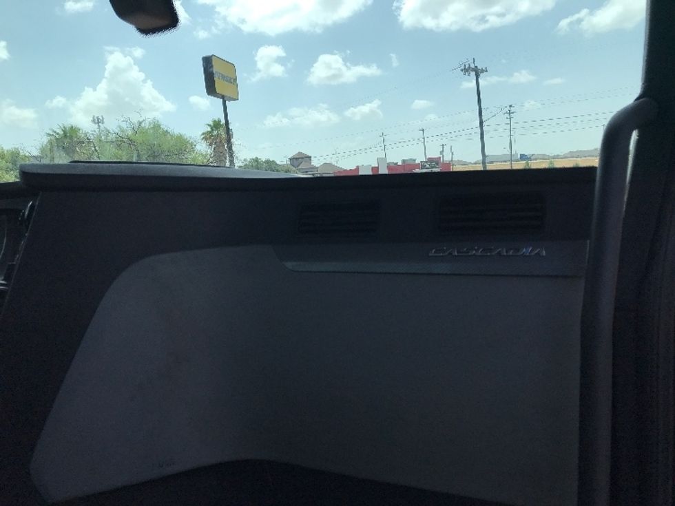 Day Cab Tractor-Heavy Duty Tractors-Freightliner-2019-T12664ST-San Antonio-TX-384,615\n\t\tmiles-$ 54,750 - Image 13