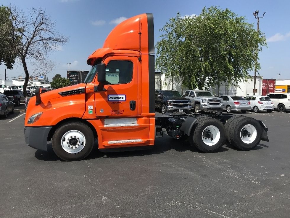 Day Cab Tractor-Heavy Duty Tractors-Freightliner-2019-T12664ST-San Antonio-TX-384,615\n\t\tmiles-$ 54,750 - Image 4