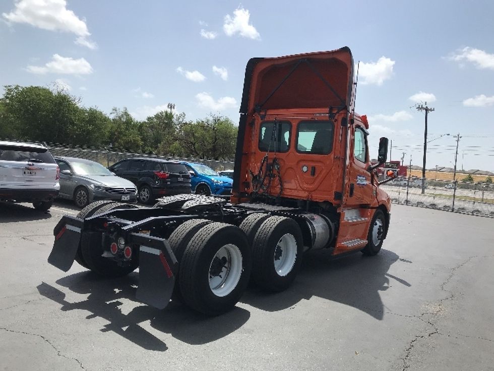 Day Cab Tractor-Heavy Duty Tractors-Freightliner-2019-T12664ST-San Antonio-TX-384,615\n\t\tmiles-$ 54,750 - Image 7
