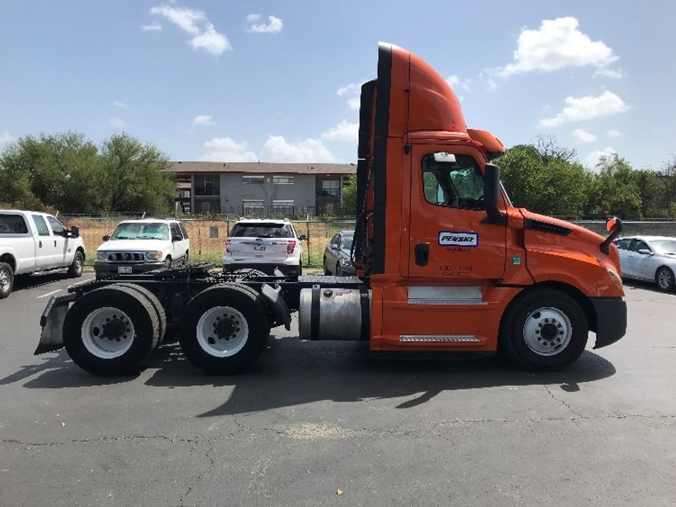 Day Cab Tractor-Heavy Duty Tractors-Freightliner-2019-T12664ST-San Antonio-TX-384,615\n\t\tmiles-$ 54,750 - Image 8