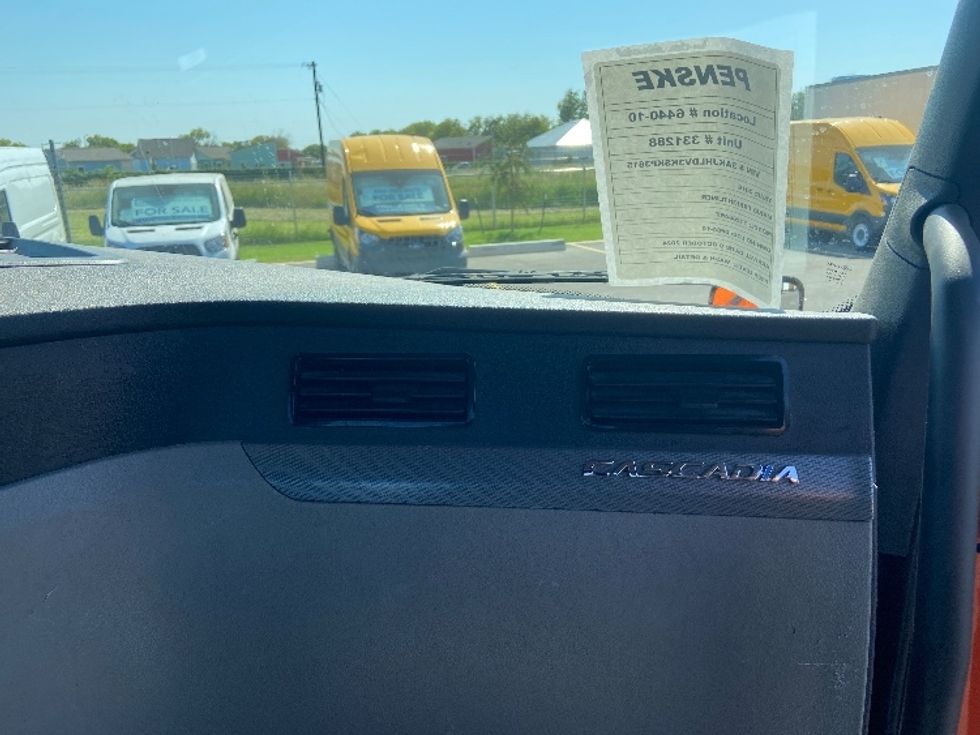 Day Cab Tractor-Heavy Duty Tractors-Freightliner-2019-T12664ST-San Antonio-TX-394,382\n\t\tmiles-$ 54,250 - Image 12