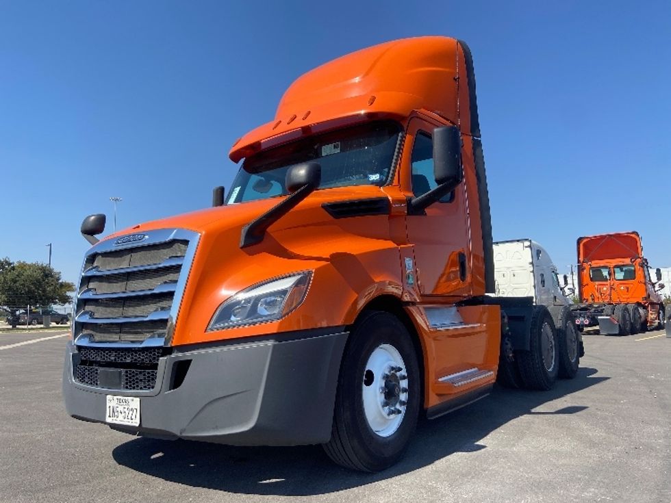 Day Cab Tractor-Heavy Duty Tractors-Freightliner-2019-T12664ST-San Antonio-TX-394,382\n\t\tmiles-$ 54,250 - Image 3