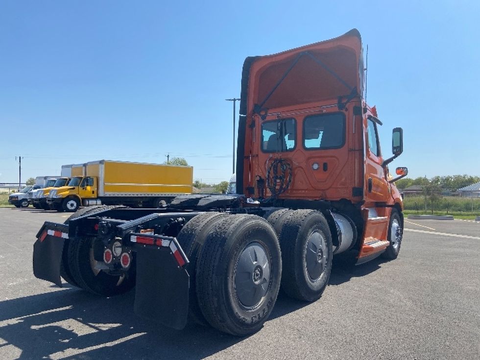 Day Cab Tractor-Heavy Duty Tractors-Freightliner-2019-T12664ST-San Antonio-TX-394,382\n\t\tmiles-$ 54,250 - Image 6