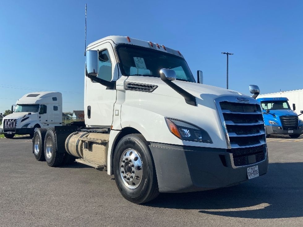 Day Cab Tractor-Heavy Duty Tractors-Freightliner-2019-T12664ST-San Antonio-TX-402,805\n\t\tmiles-$ 47,750 - Image 1