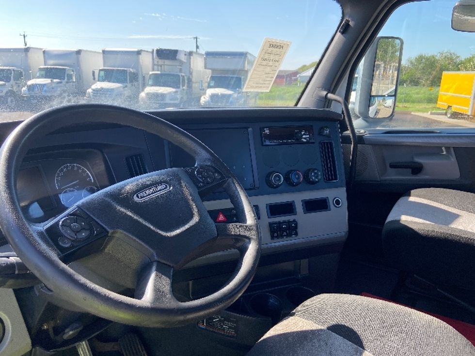Day Cab Tractor-Heavy Duty Tractors-Freightliner-2019-T12664ST-San Antonio-TX-402,805\n\t\tmiles-$ 47,750 - Image 10