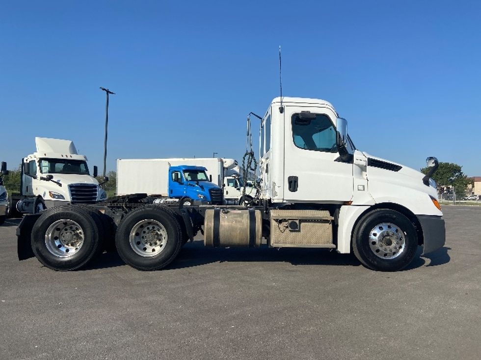 Day Cab Tractor-Heavy Duty Tractors-Freightliner-2019-T12664ST-San Antonio-TX-402,805\n\t\tmiles-$ 47,750 - Image 8