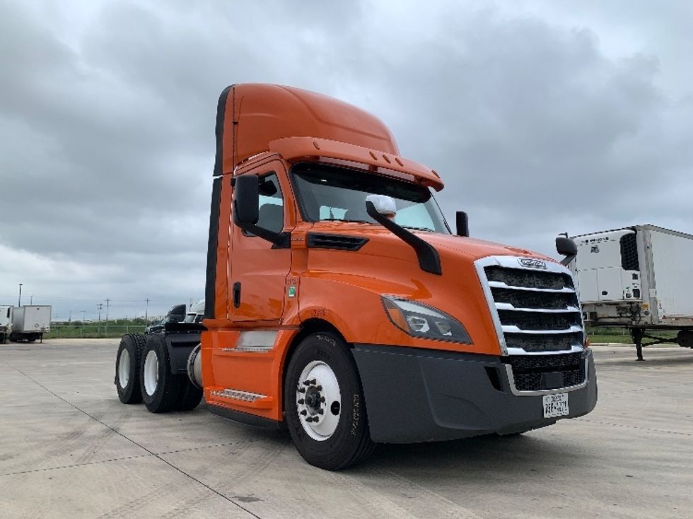 Day Cab Tractor-Heavy Duty Tractors-Freightliner-2019-T12664ST-San Antonio-TX-525,900\n\t\tmiles-$ 42,750 - Image 1