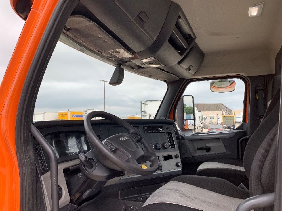 Day Cab Tractor-Heavy Duty Tractors-Freightliner-2019-T12664ST-San Antonio-TX-525,900\n\t\tmiles-$ 42,750 - Image 10