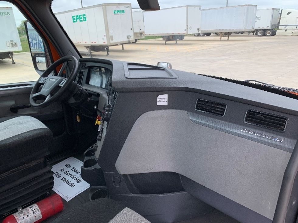 Day Cab Tractor-Heavy Duty Tractors-Freightliner-2019-T12664ST-San Antonio-TX-525,900\n\t\tmiles-$ 42,750 - Image 13