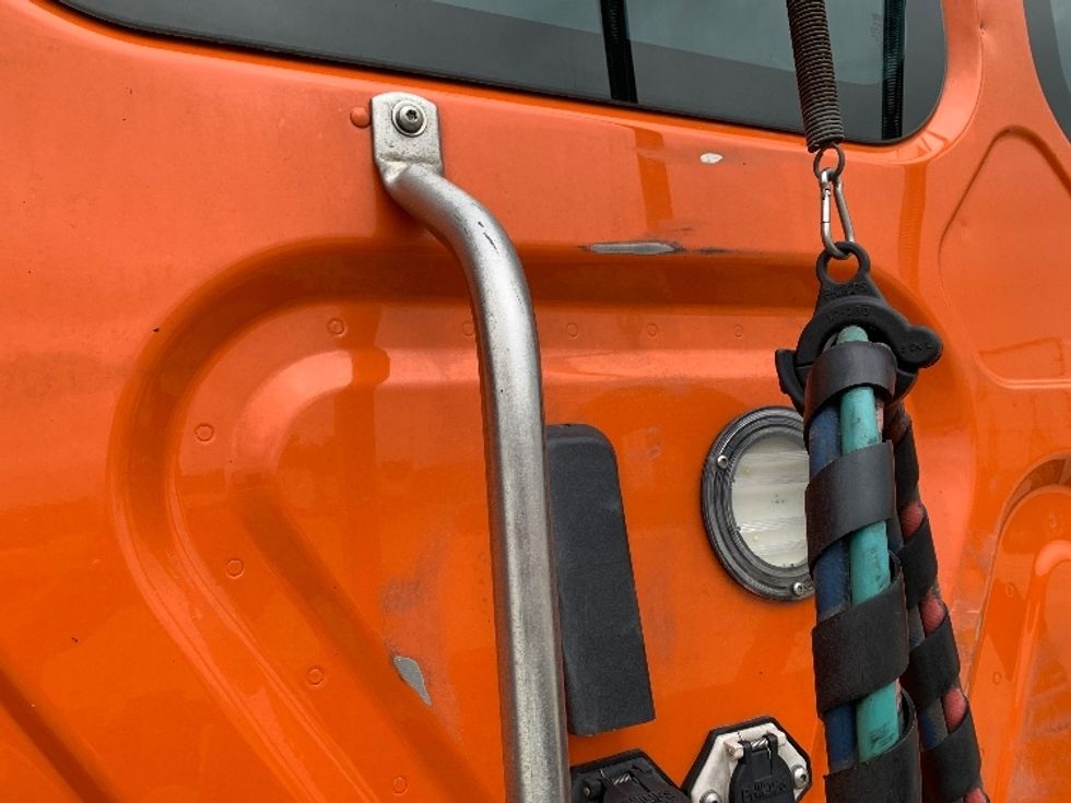 Day Cab Tractor-Heavy Duty Tractors-Freightliner-2019-T12664ST-San Antonio-TX-525,900\n\t\tmiles-$ 42,750 - Image 17