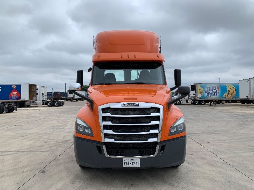 Day Cab Tractor-Heavy Duty Tractors-Freightliner-2019-T12664ST-San Antonio-TX-525,900\n\t\tmiles-$ 42,750 - Image 2