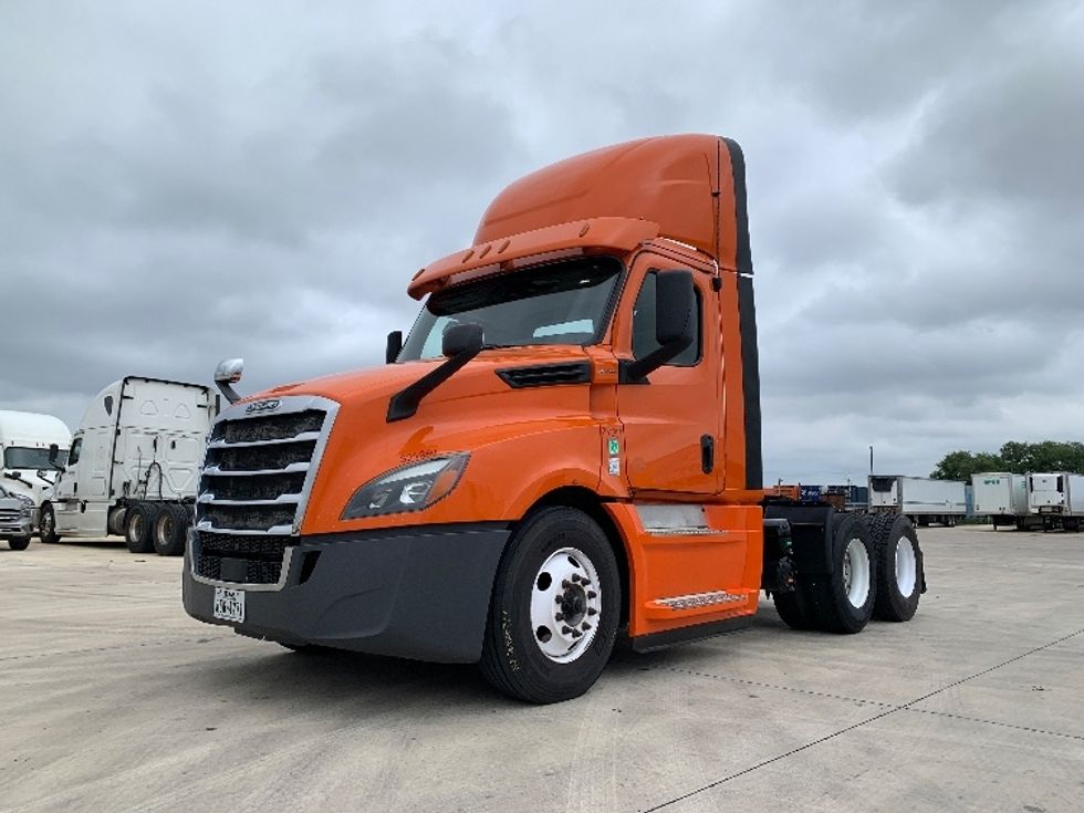 Day Cab Tractor-Heavy Duty Tractors-Freightliner-2019-T12664ST-San Antonio-TX-525,900\n\t\tmiles-$ 42,750 - Image 3