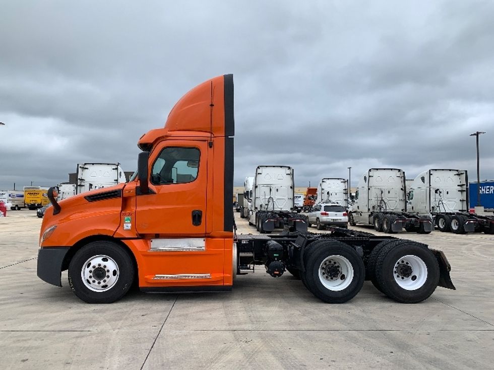 Day Cab Tractor-Heavy Duty Tractors-Freightliner-2019-T12664ST-San Antonio-TX-525,900\n\t\tmiles-$ 42,750 - Image 4