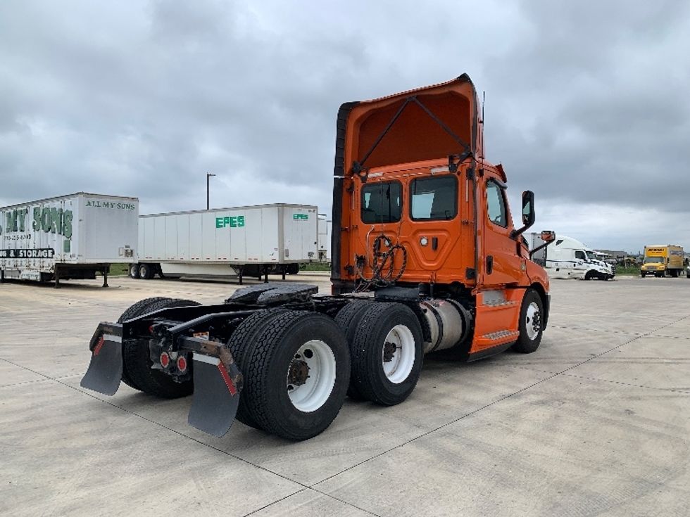 Day Cab Tractor-Heavy Duty Tractors-Freightliner-2019-T12664ST-San Antonio-TX-525,900\n\t\tmiles-$ 42,750 - Image 7